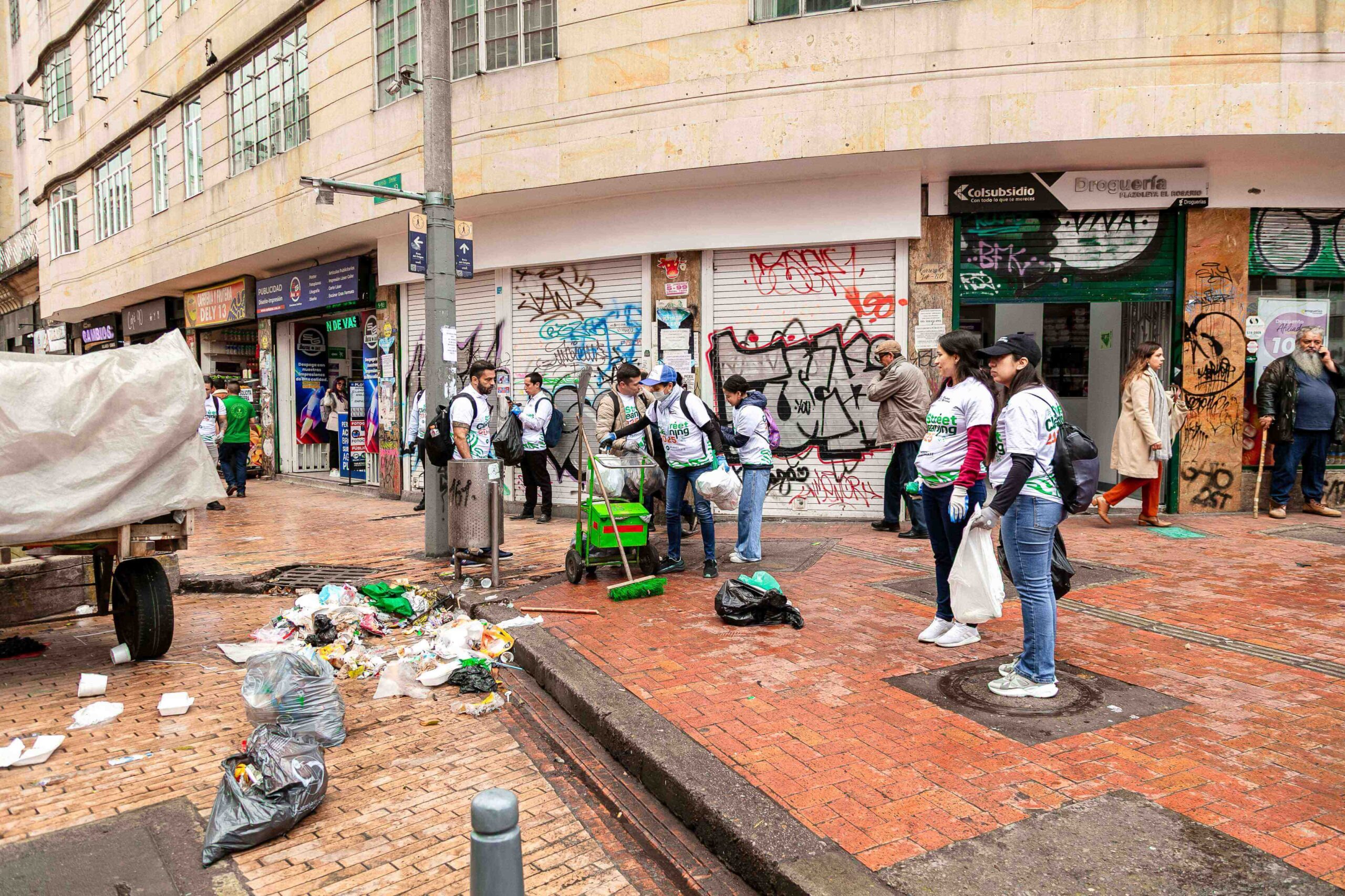 Synthesia Colombia and Kingspan Colombia organised an environmental volunteer waste collection event