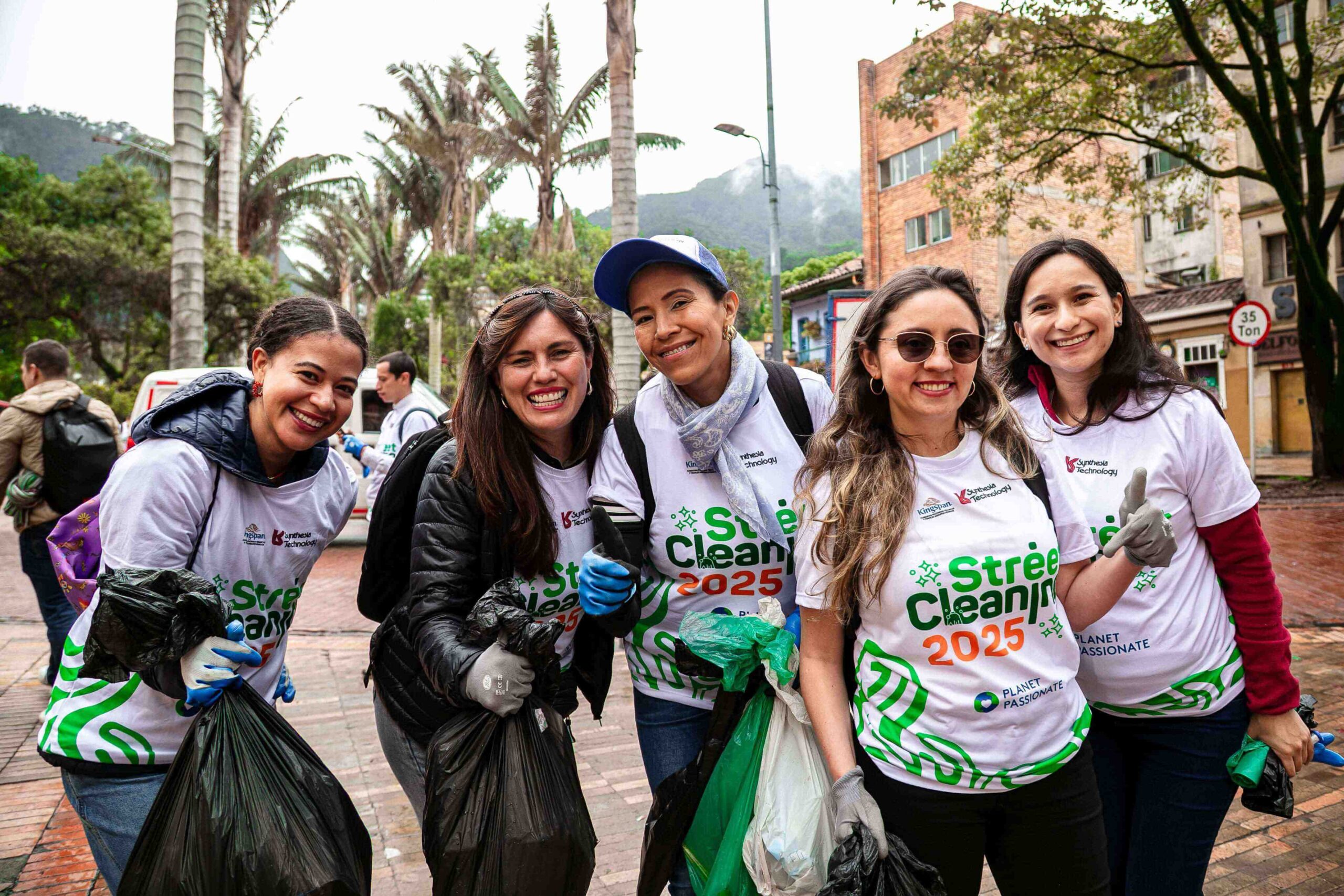 Synthesia Colombia and Kingspan Colombia organised an environmental volunteer waste collection event